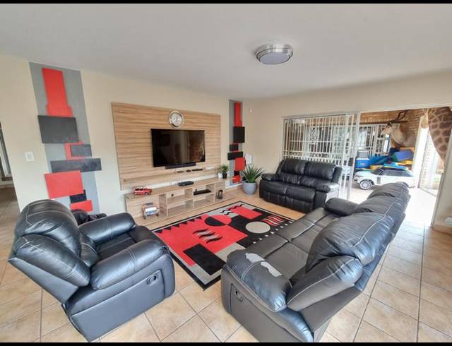 4 BEDROOM HOUSE FOR SALE IN MISTY BAY